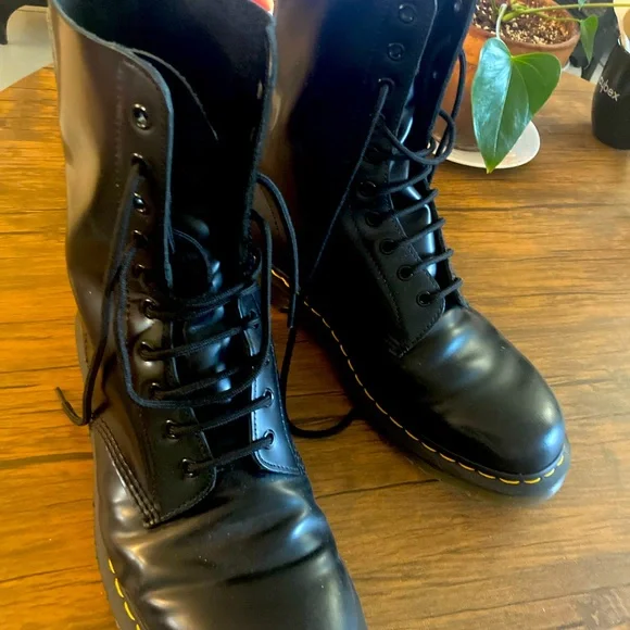 廃盤モデル　Dr.Martens 1490 SQUAREQUAD UK7 DR. MARTENS 1490 QUAD SQUARED TOE | Browns Shoes